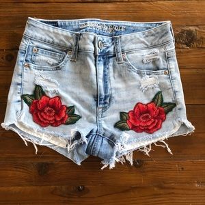 Light wash A. Eagle shorts with rose embroidery